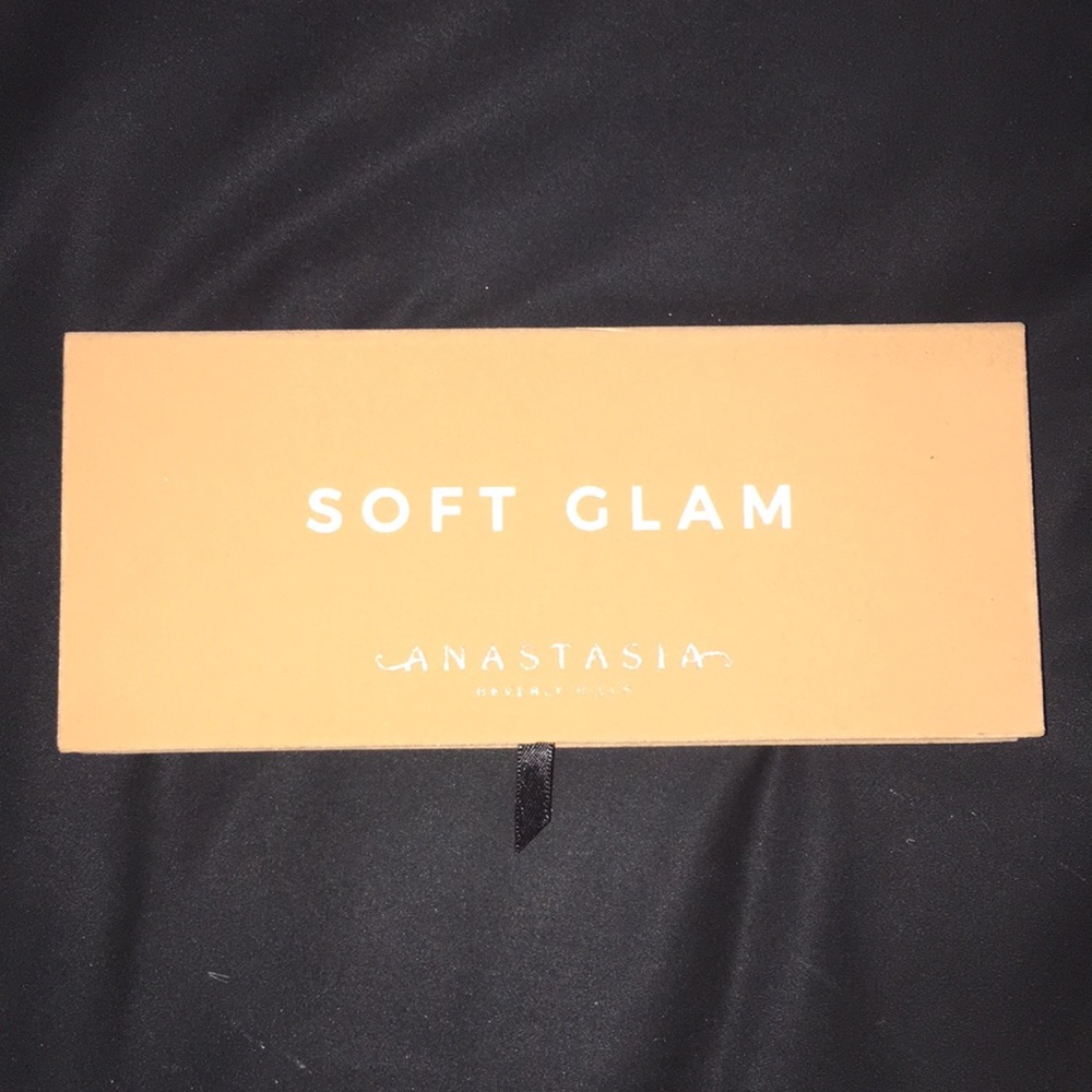 Anastasia soft glam pallet (Never used)